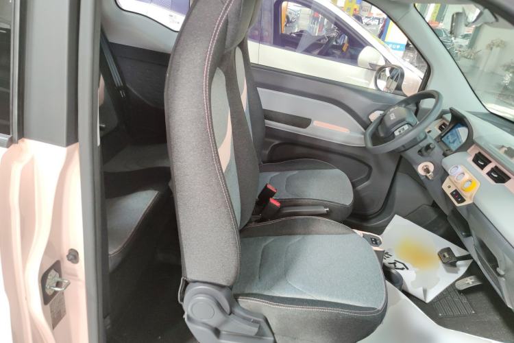 Used Chery QQ Ice Cream 2022 120km Conical Shape Lithium Iron Phosphate Right Front Seat