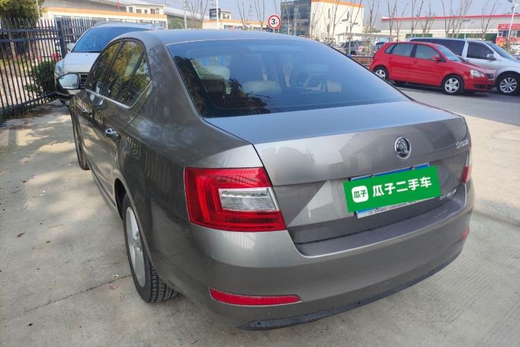 Used Skoda Octavia 2015 1.6L Automatic Yijie Edition Exterior 2