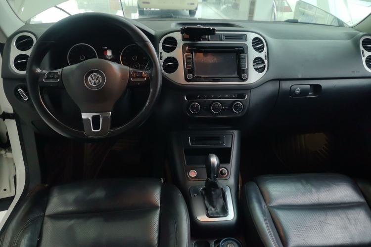 Used Volkswagen Tiguan 2015 1.8TSI Automatic Two-Wheel Drive Luxury Model Center Console