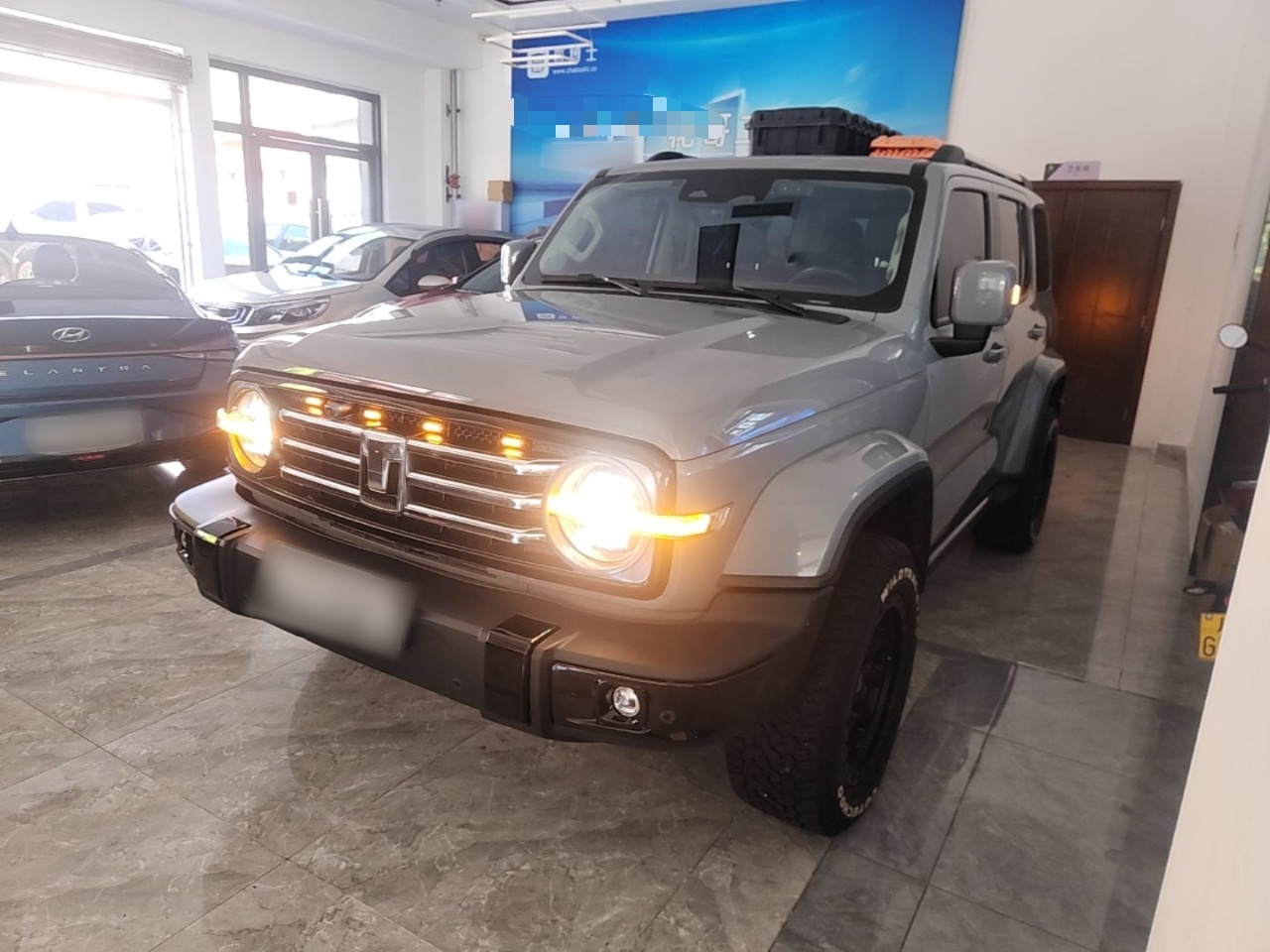 Под передней частью автомобиля