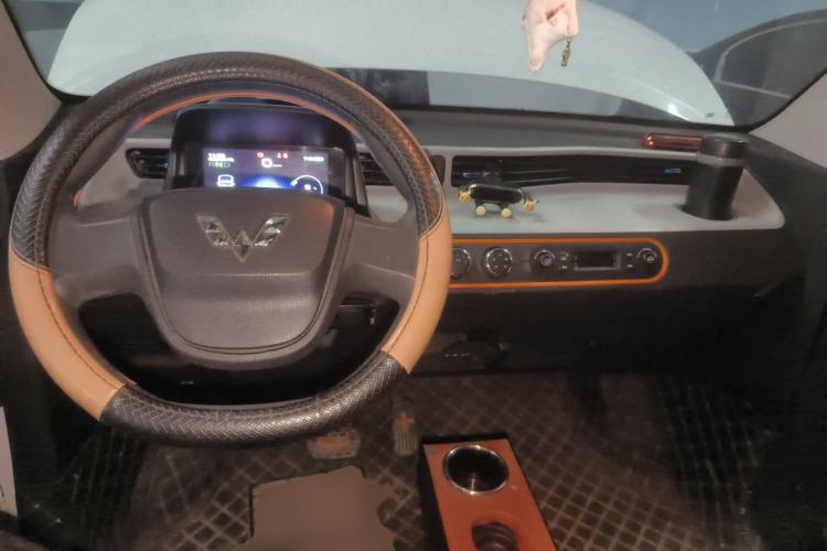 Used Wuling Hongguang MINIEV 2020 Enjoyment Model Lithium Iron Phosphate Center Console