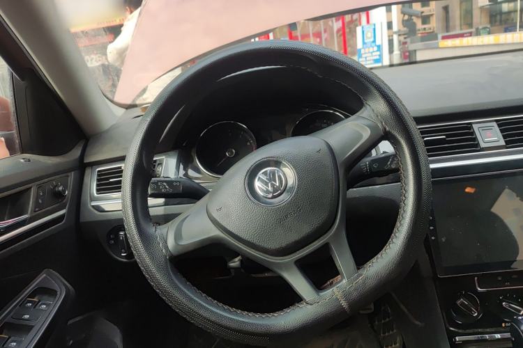 Used Volkswagen C-TREK 2017 230TSI DSG Comfort Version
