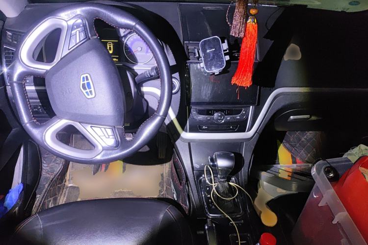 Used Geely Auto Emgrand 2015 Sedan 1.3T CVT Upward Edition Center Console