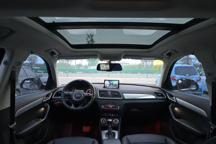 Used Audi Q3 2015 30 TFSI Comfort Model Interior 3