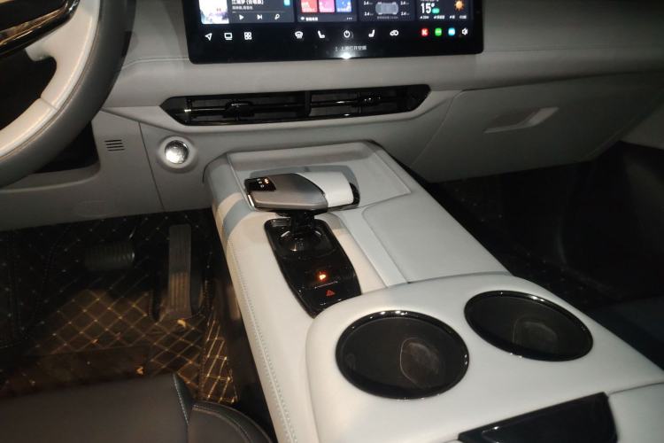 Used Changan UNI-Z New Energy 2024 Blue Whale Smart Electric iDD 125km Excellence Model
