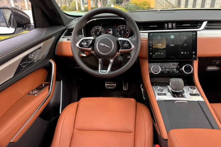 Used Jaguar F-PACE 2024 P250 R-Dynamic SE Interior 1