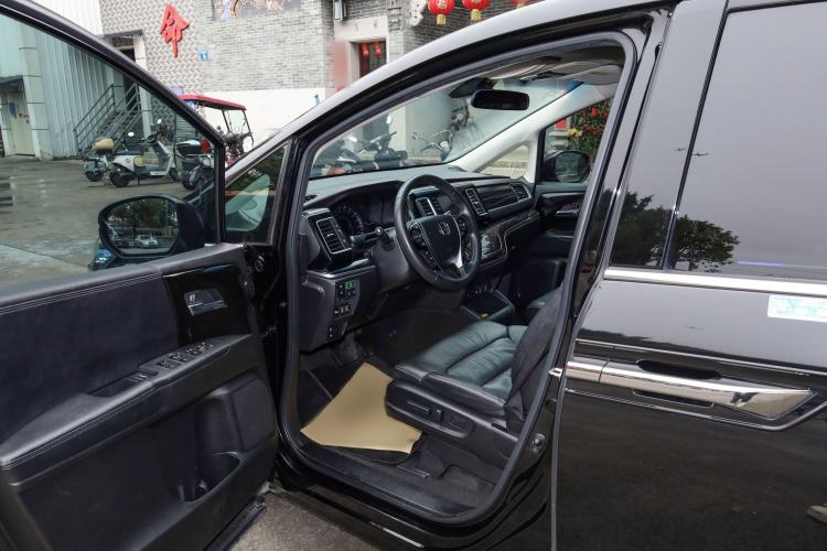 Used Honda Elysion 2016 2.4L Supreme Edition Interior 5