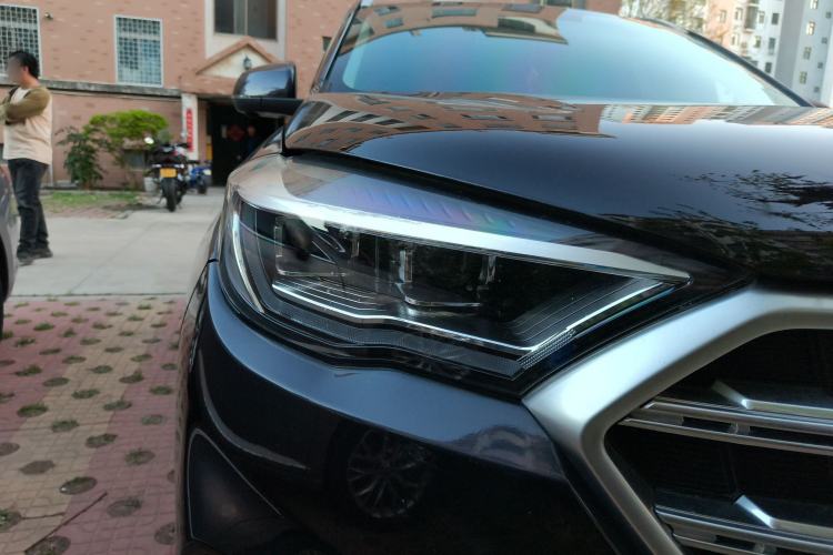 Used Sinotruk VGV U70 2020 1.5T Automatic Smart Luxury Flagship 7-Seater Right Front Headlight