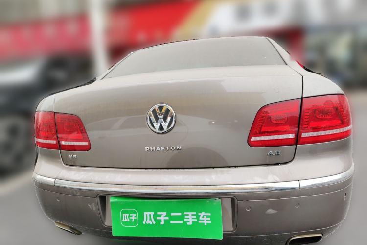 Used Volkswagen Phaeton 2011 4.2L V8 4-seat Extended-Range Individual Edition