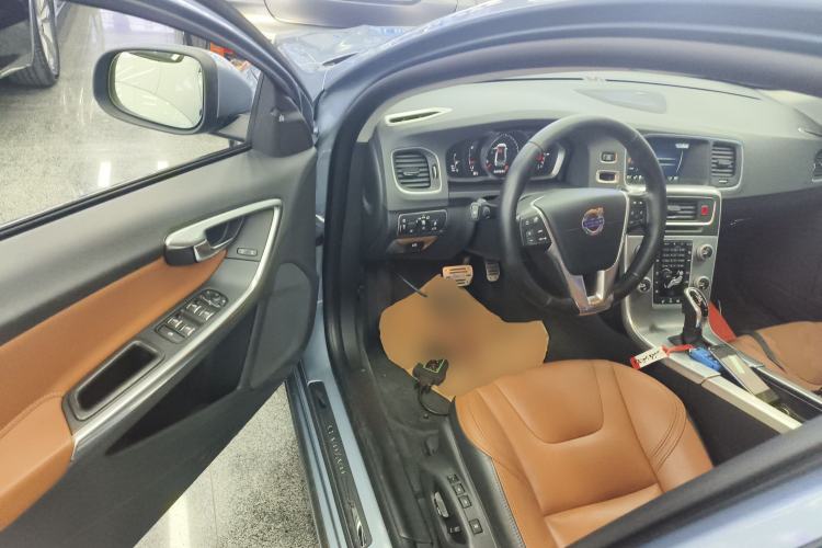 Used Volvo S60 2017 S60L T5 Zhiyue Edition
