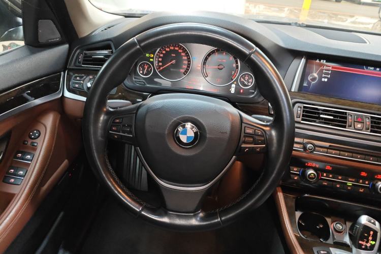 Used BMW 5 Series 2014 528Li Leading Model
