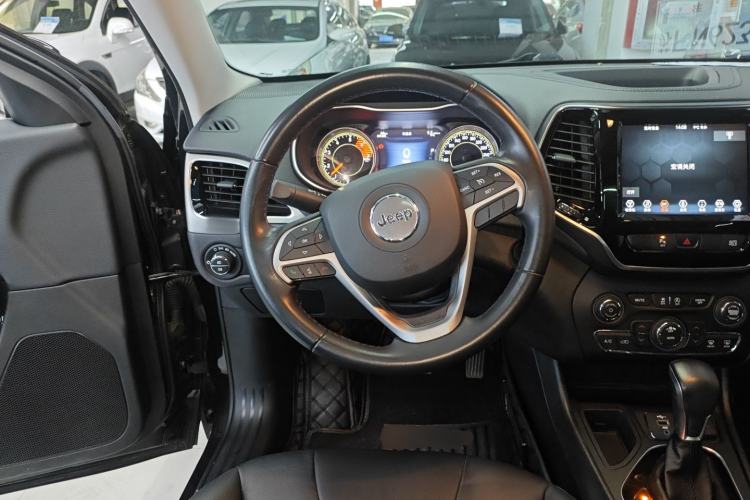 Used Jeep Cherokee 2020 2.0T Two-Wheel Drive Leading Edition