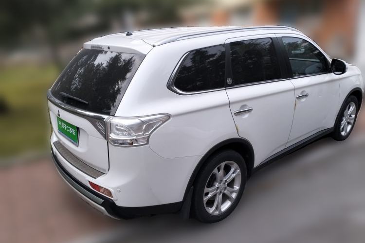 Used Mitsubishi Outlander 2014 2.4L 4x4 Deluxe Value Edition 5 Seats
