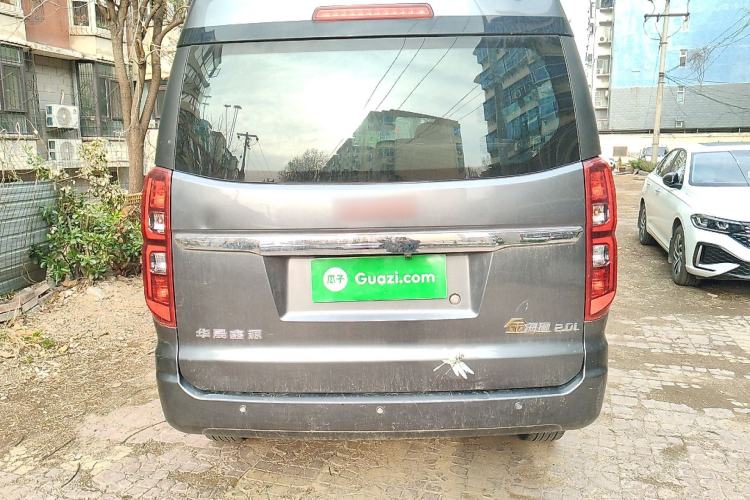 Used Jinbei Gold Hiace 2021 2.0L Passenger Van Travel Lion 7-Seater Rear