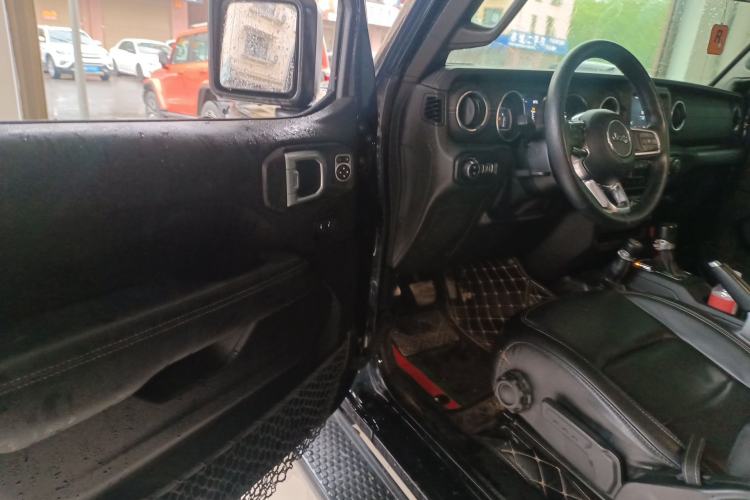 Used Jeep Wrangler 2019 2.0T Sahara Four-Door Version China VI Emission Standard Driver Seat