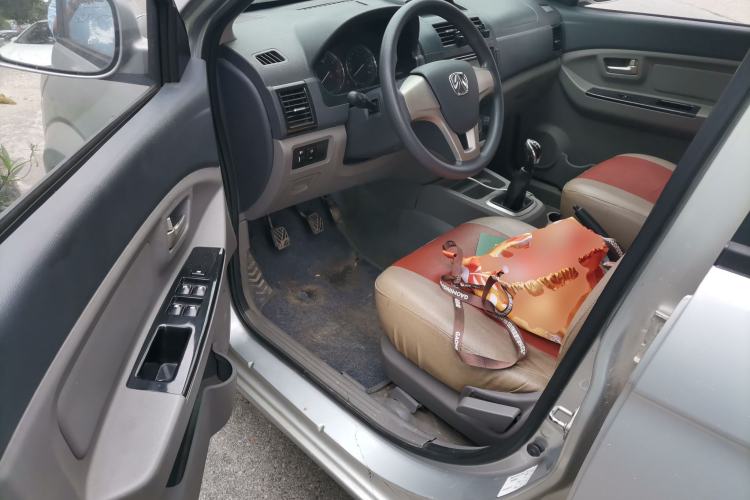 Used BAIC Weiwang M20 2014 1.5L practical type BJ415A Driver Seat