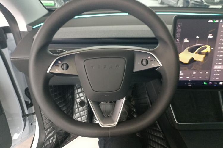 Used Tesla Model Y 2025 Long-Range All-Wheel-Drive Version
