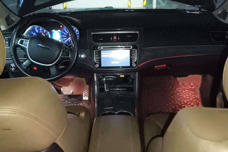 Used Haval H8 2015 2.0T Four-Wheel Drive Comfort Version Center Console