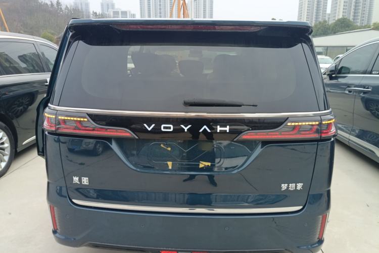 Used VOYAH Dream 2025 EV Four-Wheel Drive Flagship Kunpeng Edition
