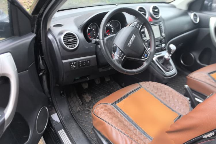 Used Haval H6 2016 Upgraded Model 1.5T Manual Two-Wheel Drive Elite Version Driver Seat