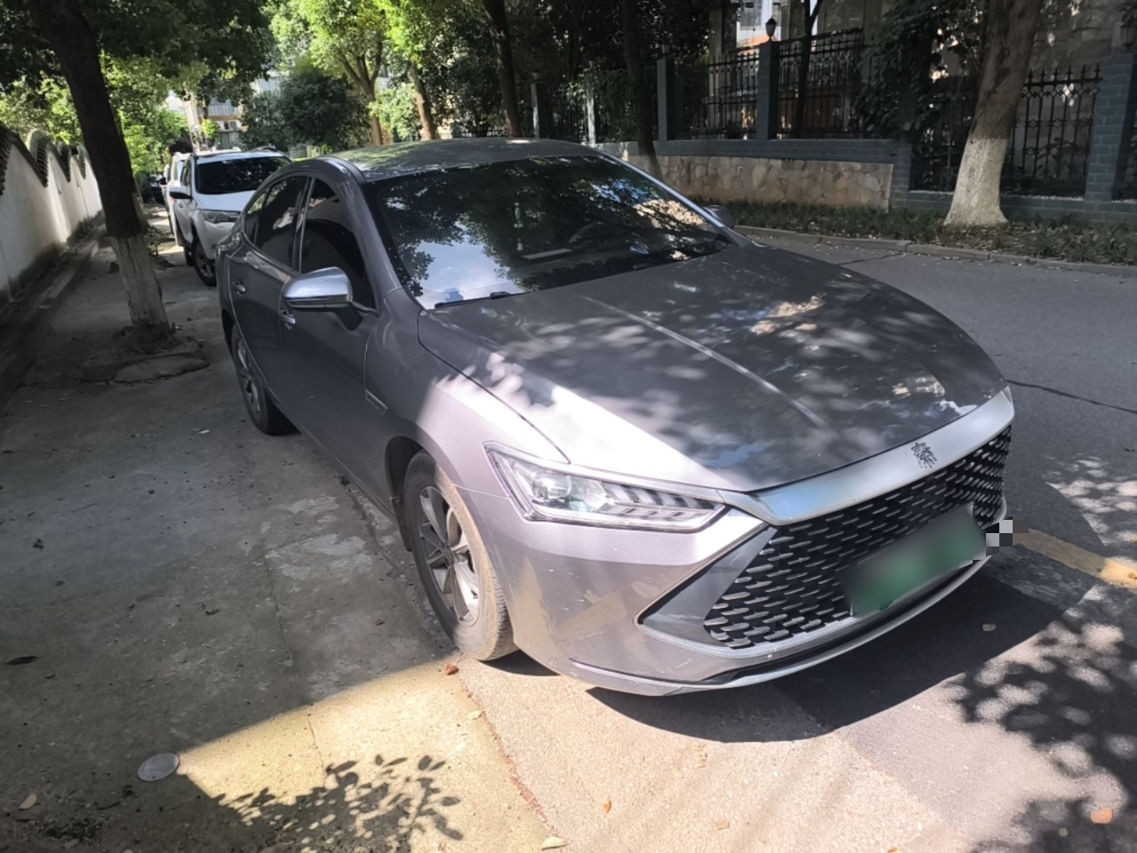 BYD Qin PLUS 2024 HONOR Edition DM-i 55KM Leading Model — снимка 3