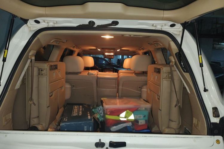 Used Toyota Land Cruiser 2012 4.6L Automatic VX-R Trunk