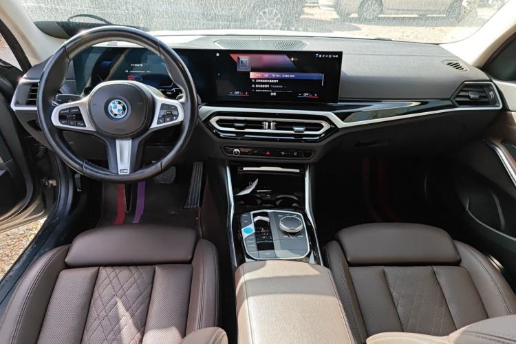 Used BMW i3 2022 eDrive 35 L Center Console