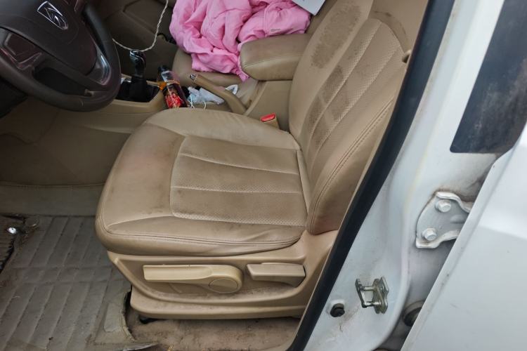 Used Baojun 730 2014 1.5L manual Comfort version 7 seats
