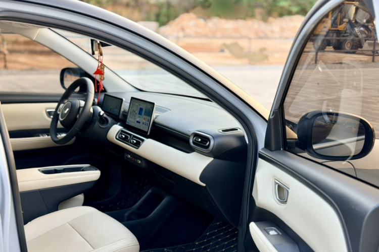 Used Wuling Bingo PLUS 2024 401 km Range 5-Seater Version Interior 5