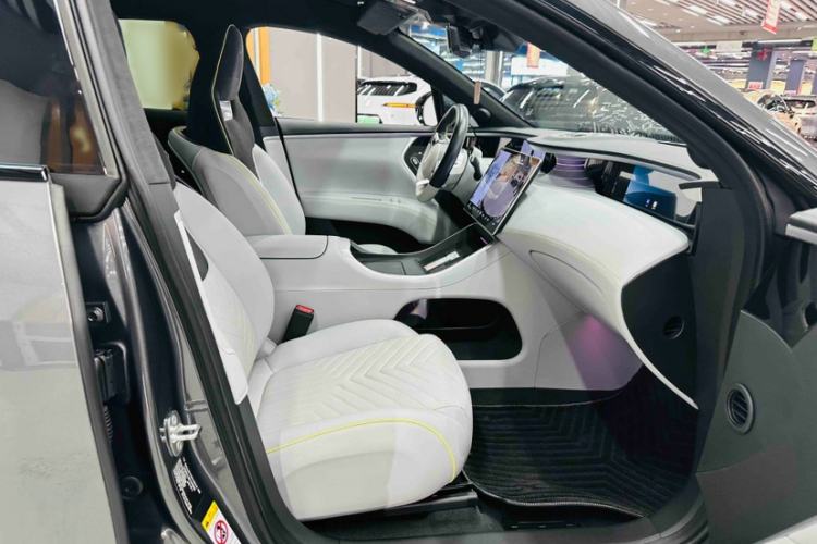 Used Avatr 11 2023 Harmony 90-degree Rear-wheel Drive Edition Interior 2