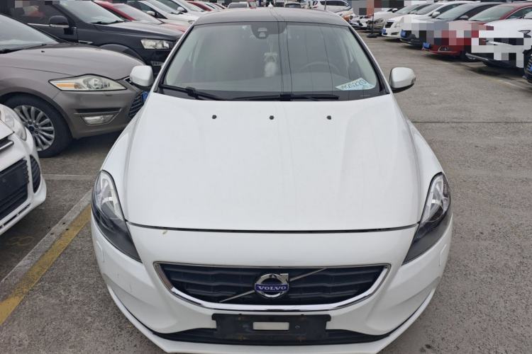 Used Volvo V40 2015 1.6T Zhiyi Edition
