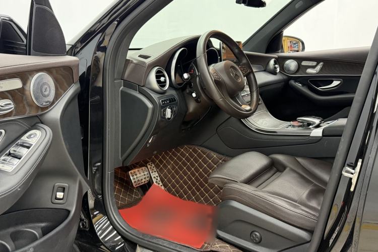 Used Mercedes-Benz GLC 2016 GLC 300 4MATIC Dynamic Model Interior 2