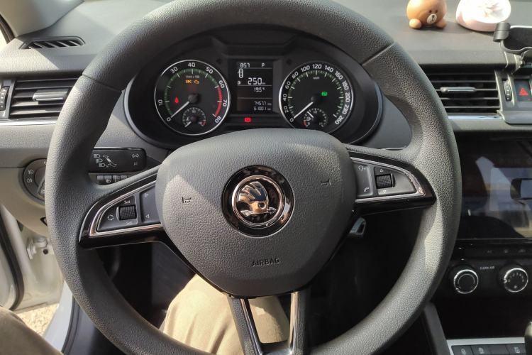 Used Skoda Octavia 2019 1.5L Automatic SmartDrive Comfort Edition China VI Standard