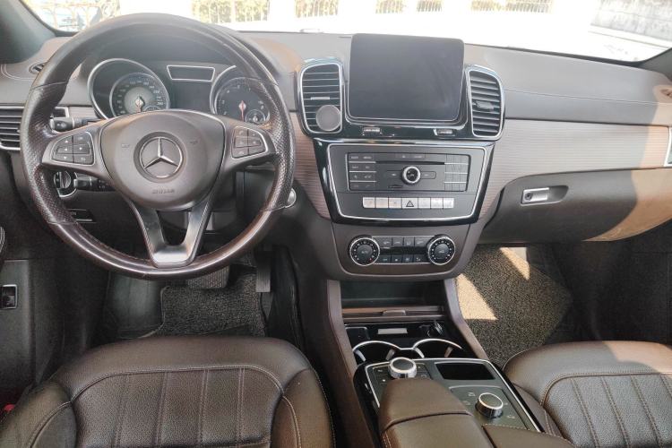 Used Mercedes-Benz GLE 2019 GLE 320 4MATIC Dynamic Edition Prestige Model Center Console