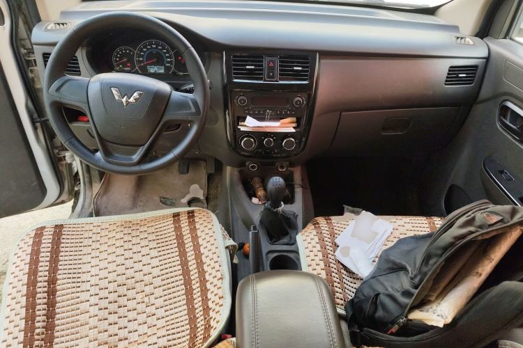 Used Wuling Rongguang V 2016 1.5L Standard Version