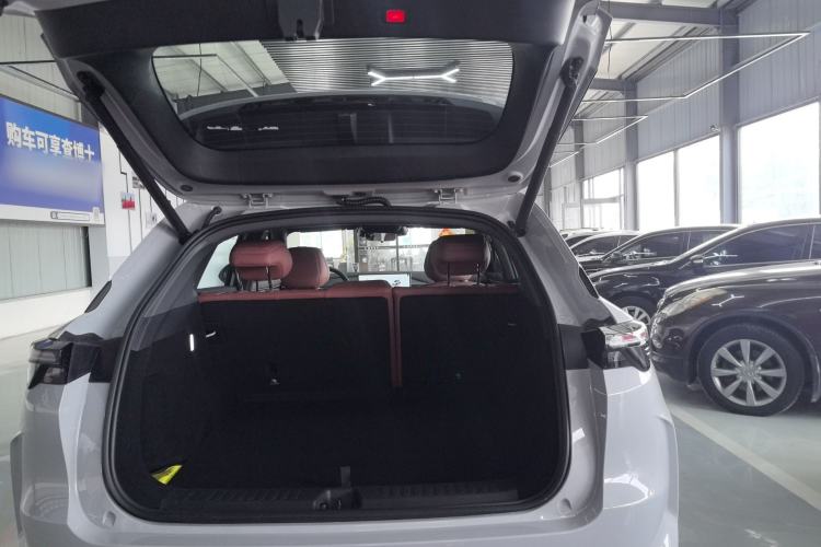 Used ARCFOX Alpha T5 2026 Model Range-Extended 1215 Yuanjing Smart Driving Version
