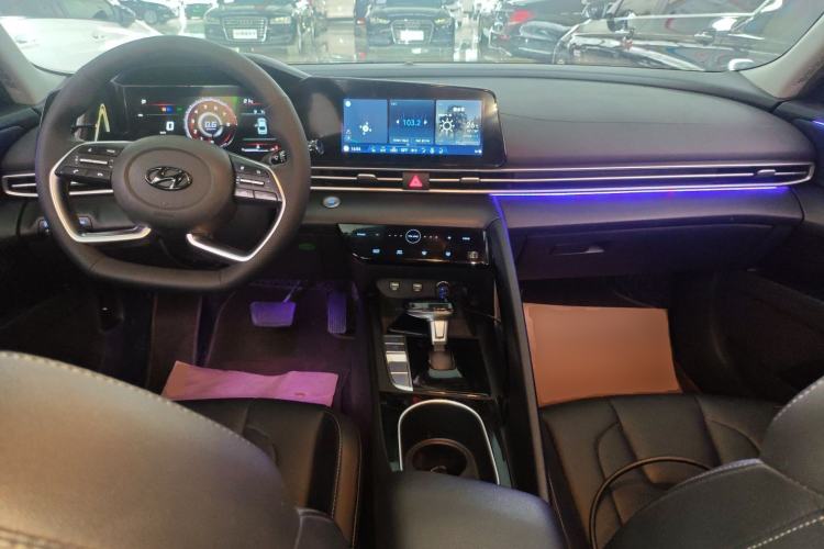 Used Hyundai Elantra 2021 1.5L CVT LUX Prestige Edition
