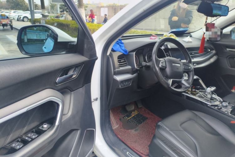 Used Haval H6 2017 Red Label 2.0T Automatic Two-Wheel Drive ZhiShang Model
