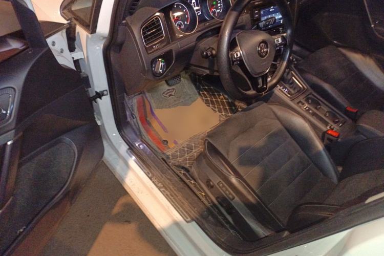 Used Volkswagen Golf 2018 230TSI Automatic Luxury Version
