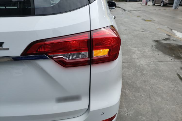 Used Haval M6 2019 1.5T Manual Two-Wheel Drive Elite Version China V Standard
