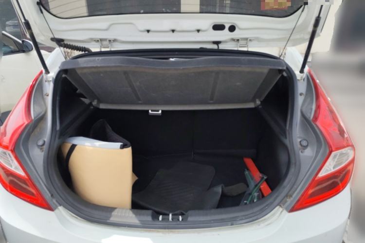 Used Hyundai Verna Ray 2014 1.4L Manual GL Trunk