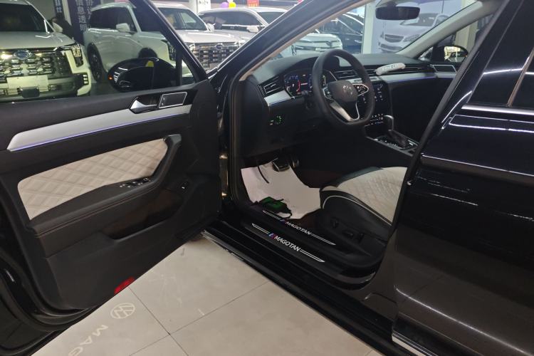 Used Volkswagen Magotan 2025 Zhongxiang Version 330TSI DSG Luxury Edition
