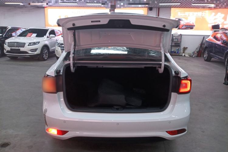 Used Roewe i5 2020 1.5L Automatic 4G Connect Luxury Flagship Edition
