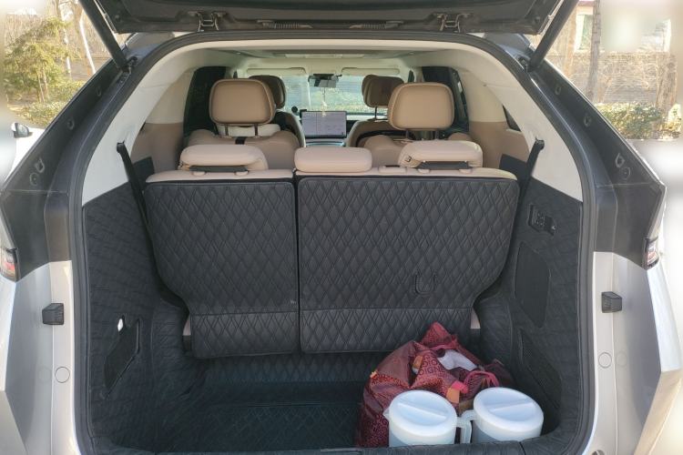 Used XPeng X9 2024 702 Ultra-Long Range Pro
