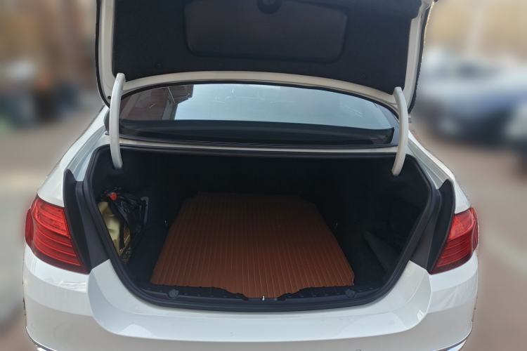 Used BMW 5 Series 2014 520Li Elegant Model
