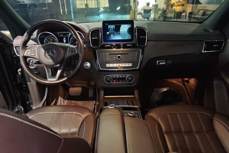 Used Mercedes-Benz GLE 2017 GLE 320 4MATIC Dynamic Model Center Console