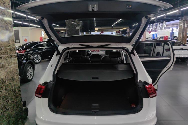 Used Volkswagen Tiguan L 2019 Revised 330TSI Automatic Two-Wheel Drive Smart & Luxury Edition China VI Standard
