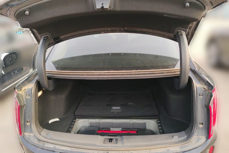 Used Hongqi E-QM5 2022 431 km Charge & Enjoy Edition Trunk