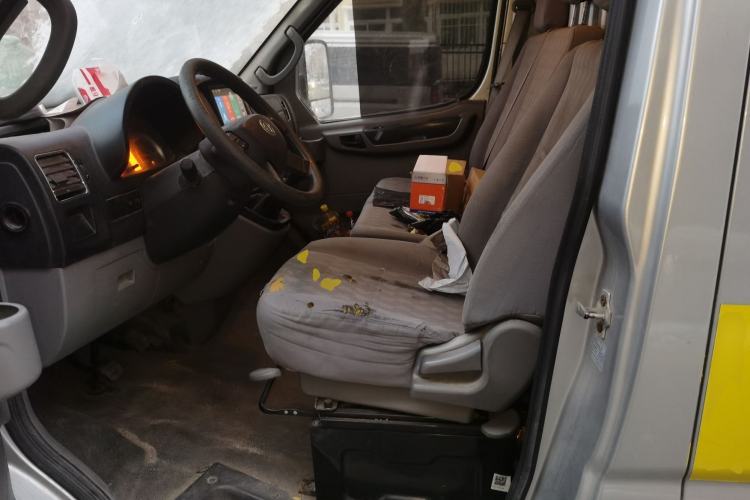 Used Dongfeng Yufeng 2020 2.3T Economy Standard Edition VAN Short Wheelbase Mid-Roof 3-Seater WP2.3
