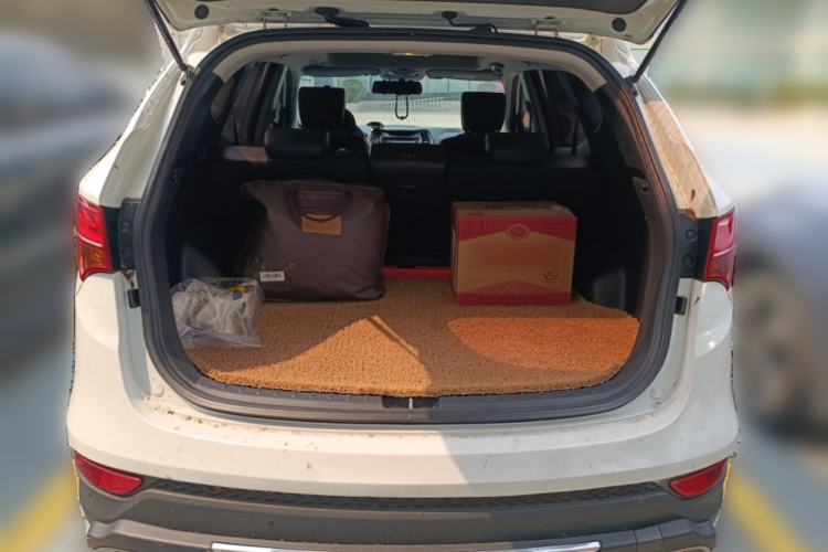 Used Hyundai Santa Fe 2013 Revised Version 2.4L Automatic All-Wheel Drive Smart Type Trunk